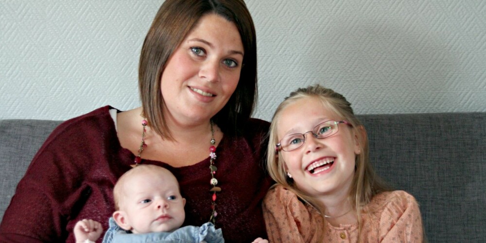 MINDRE TID TIL ELDSTEMANN: Linn Christin Arnesen (28), mamma til Kajsa (6) og Majken (1 mnd ) forteller at hun sliter med dårlig samvittighet fordi hun har mindre tid til storesøster etter at hun ble tobarnsmor. MINDRE TID TIL ELDSTEMANN: Linn Christin Arnesen (28), mamma til Kajsa (6) og Majken (1 mnd ) forteller at hun sliter med dårlig samvittighet fordi hun har mindre tid til storesøster etter at hun ble tobarnsmor.