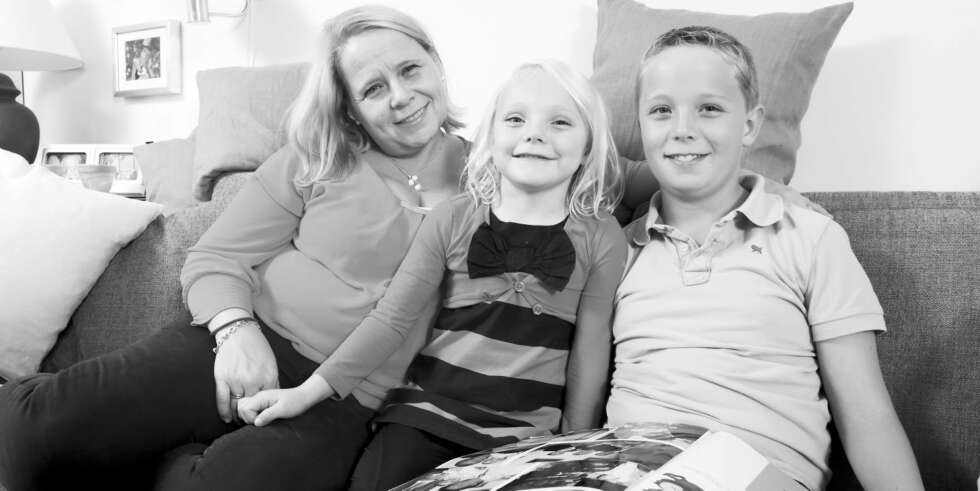 TAKKNEMLIGE: Mamma Anja og storebror Marius (10) er evig takknemlige overfor den som donerte leveren sin, slik at lillesøster kunne leve videre. TAKKNEMLIGE: Mamma Anja og storebror Marius (10) er evig takknemlige overfor den som donerte leveren sin, slik at lillesøster kunne leve videre.
