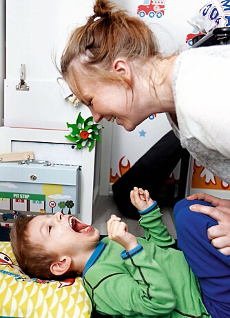 KOSESTUND: Daniel og tante Marianne trener før middag. KOSESTUND: Daniel og tante Marianne trener før middag.
