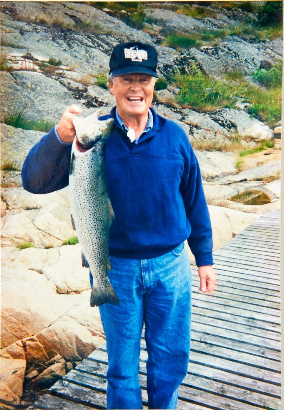 HYTTEEIER: Per Jahn Jørgensen er glad i å fiske som bildet viser. Det har gått i arv for det samme var faren Arne Olav Jørgensen. På hytta i Søgne har de tatt mange godbiter. HYTTEEIER: Per Jahn Jørgensen er glad i å fiske som bildet viser. Det har gått i arv for det samme var faren Arne Olav Jørgensen. På hytta i Søgne har de tatt mange godbiter.