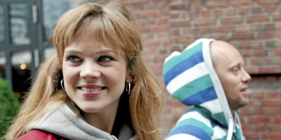 Ane Dahl Torp er sju måneder på vei med sitt første barn. Det ble klart under pressevisningen av «Drapene i Aalst», hvor hun blant annet møter Aksel Hennie. Dahl Torp venter å nedkomme rett før siste forestilling 22. oktober. Ane Dahl Torp er sju måneder på vei med sitt første barn. Det ble klart under pressevisningen av «Drapene i Aalst», hvor hun blant annet møter Aksel Hennie. Dahl Torp venter å nedkomme rett før siste forestilling 22. oktober.