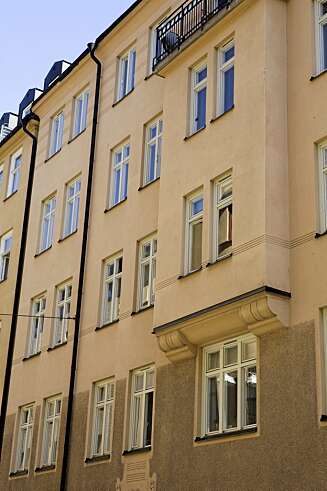 I den gamle leiligheten i Birkastan, rett ved Vasastan sentralt i Stockholm har Anna funnet seg til rette. I den gamle leiligheten i Birkastan, rett ved Vasastan sentralt i Stockholm har Anna funnet seg til rette.