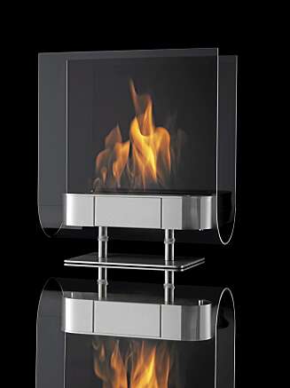 FINSKE FLAMMER: "Fireplace" er designet av den finske designeren Ilkka Suppanen for Iittala (38 x 43 cm), kr 8998, www.iittala.com FINSKE FLAMMER: "Fireplace" er designet av den finske designeren Ilkka Suppanen for Iittala (38 x 43 cm), kr 8998, www.iittala.com