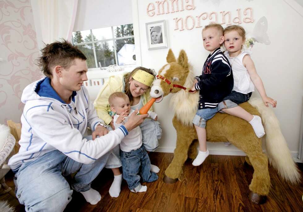 FAMILIEKOS: Det var kjærlighet ved første blikk da Ingrid Kathrin møtte Tomas. Fem år senere er de klar for enda en familieforøkelse. FAMILIEKOS: Det var kjærlighet ved første blikk da Ingrid Kathrin møtte Tomas. Fem år senere er de klar for enda en familieforøkelse.
