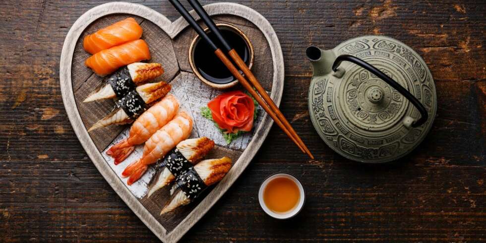 SUSHI: Sushi er friskmeldt for gravide, så lenge du dropper biten med tunfisk. SUSHI: Sushi er friskmeldt for gravide, så lenge du dropper biten med tunfisk.