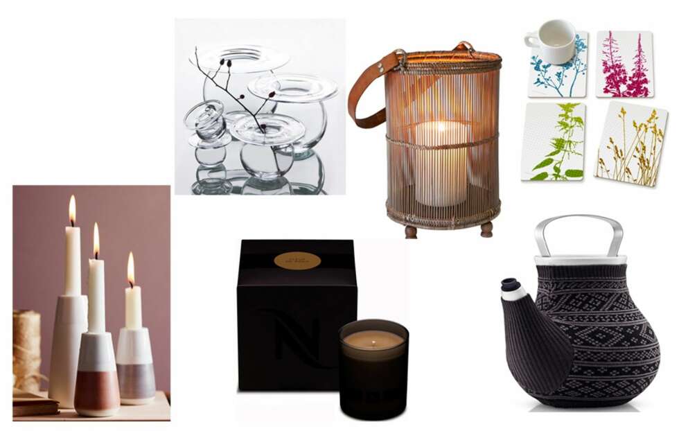 PÅ BORDET TIL SØSTER: Vase:Magnor Boblen kr 499 Lykt: Slettvoll kr 340 Kuvertbrikker: Scandinavian Surface kr 145 Håndmalte lysestaker: Wik & Walsøe kr 196, 245 og 295.Duftlys: Nespresso kr 350 Tekanne: Eva Solo kr 599 PÅ BORDET TIL SØSTER: Vase:Magnor Boblen kr 499 Lykt: Slettvoll kr 340 Kuvertbrikker: Scandinavian Surface kr 145 Håndmalte lysestaker: Wik & Walsøe kr 196, 245 og 295.Duftlys: Nespresso kr 350 Tekanne: Eva Solo kr 599