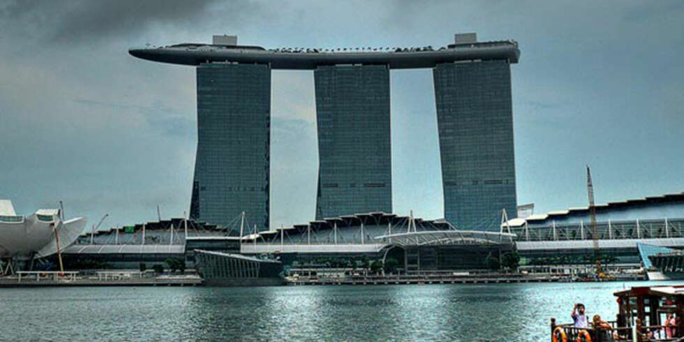 MINDRE PENT: Marina Bay Sands i Singapore stikker seg ut i havneområdet. På alle de verste måtene. MINDRE PENT: Marina Bay Sands i Singapore stikker seg ut i havneområdet. På alle de verste måtene.