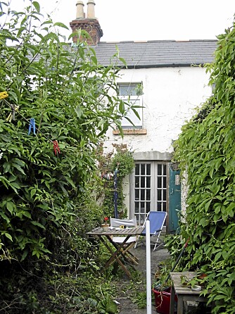 NEDSLITT: Det originale murhuset hadde stått tomt lenge da eieren kjøpte det og bestemete seg for å få laget et tilbygg. NEDSLITT: Det originale murhuset hadde stått tomt lenge da eieren kjøpte det og bestemete seg for å få laget et tilbygg.