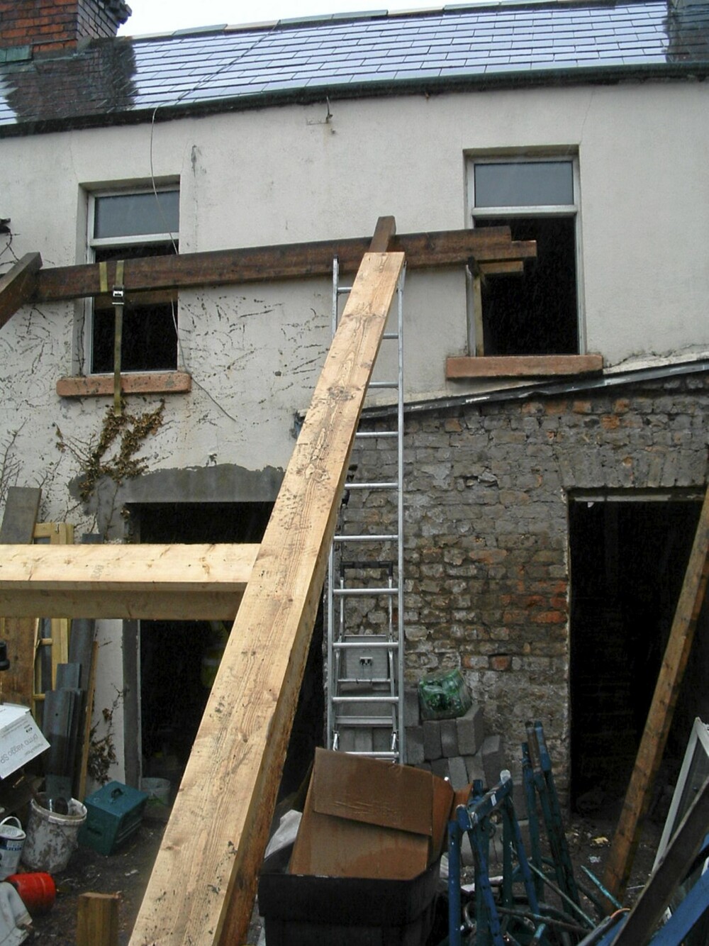 RENOVERING: Arkitektene fra Architecture Republic tok på seg jobben med å lage kul bachelor pad av dette gamle byhuset. RENOVERING: Arkitektene fra Architecture Republic tok på seg jobben med å lage kul bachelor pad av dette gamle byhuset.