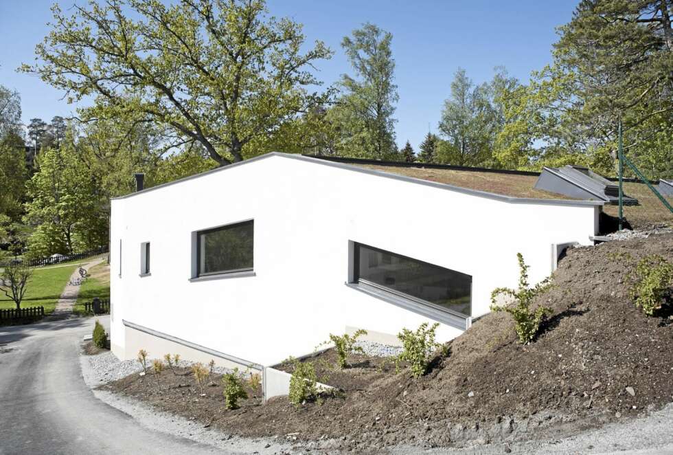 TERRENGBEVEGELSE: Huset følger terrenget fra bakkant til front. TERRENGBEVEGELSE: Huset følger terrenget fra bakkant til front.