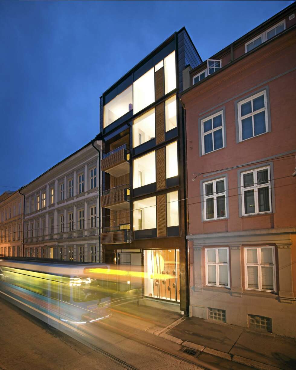 FÅ BOLIGER. I Oslo øker boligprisene blant annet på grunn av befolkningsvekst og få boliger. Inneklemte hus kan være én vei å gå i møte med tilflyttingen FÅ BOLIGER. I Oslo øker boligprisene blant annet på grunn av befolkningsvekst og få boliger. Inneklemte hus kan være én vei å gå i møte med tilflyttingen