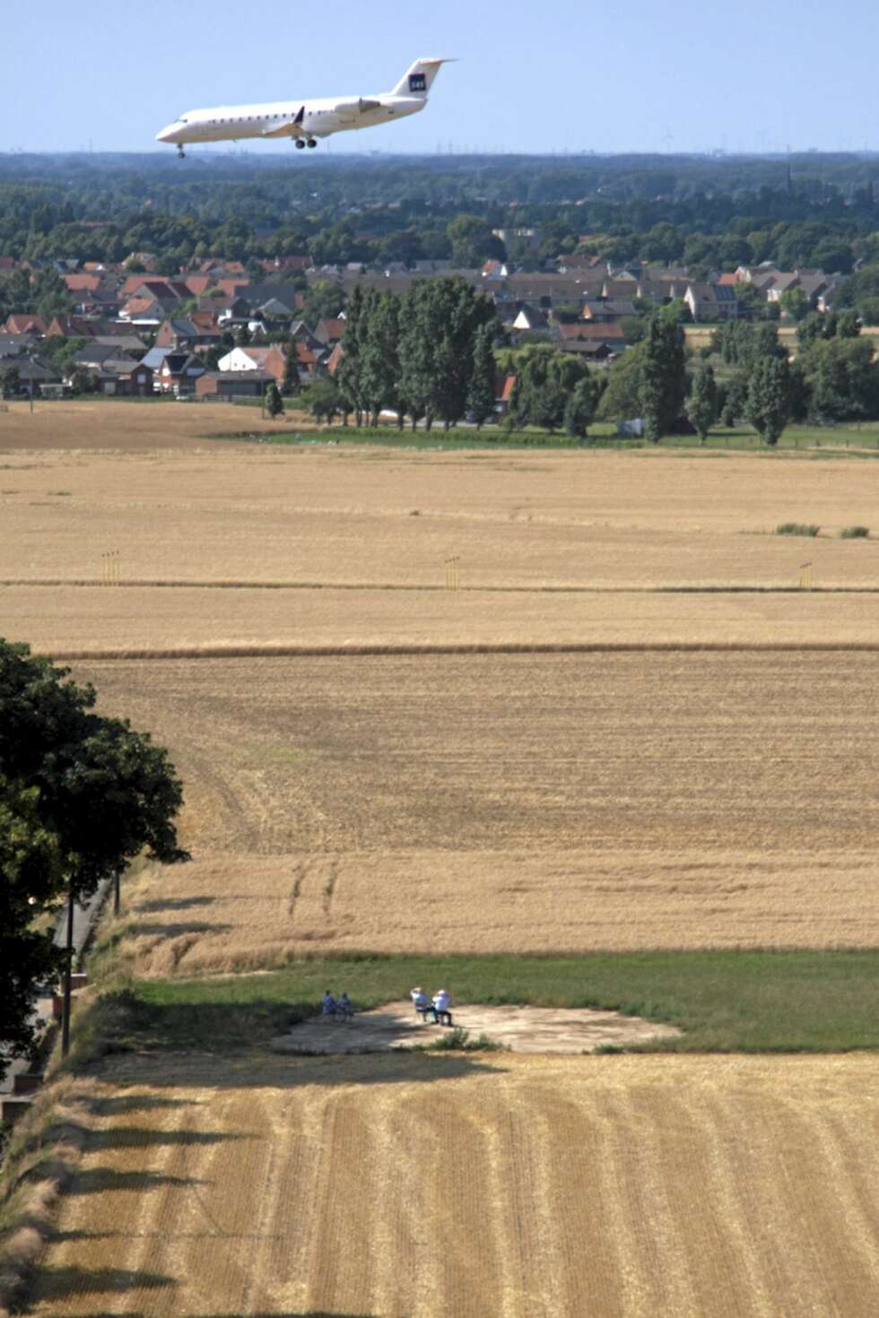 GREI UTSIKT: Det er ingenting å si på utsikten. Her går et SAS-fly inn for landing på flyplassen i nærheten. GREI UTSIKT: Det er ingenting å si på utsikten. Her går et SAS-fly inn for landing på flyplassen i nærheten.