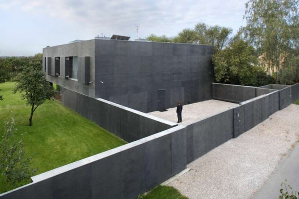 AVSKREKKENDE: Lukket ser ikke huset spesielt vennlig og imøtekommende ut. AVSKREKKENDE: Lukket ser ikke huset spesielt vennlig og imøtekommende ut.