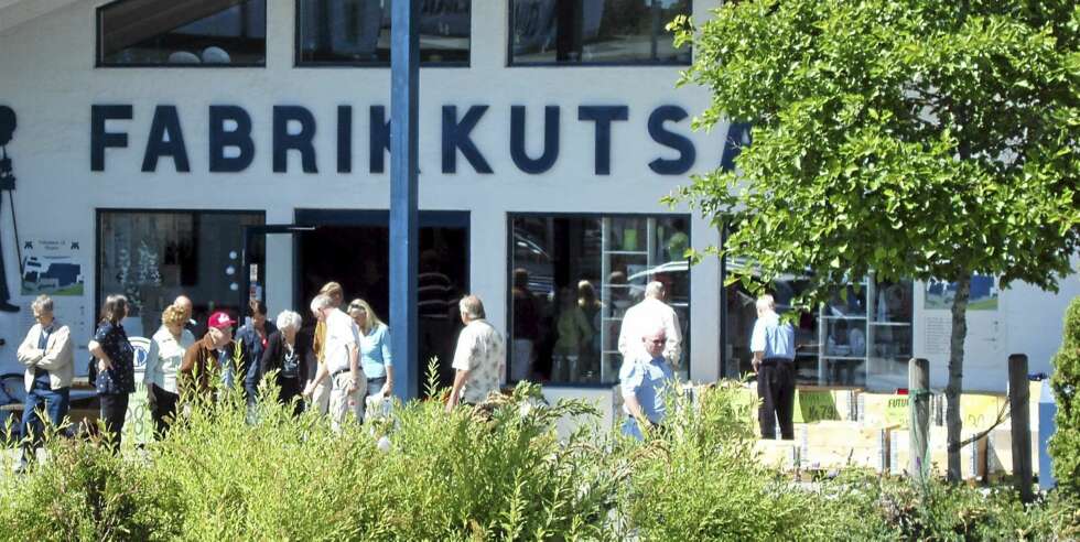 FABRIKKUTSALG: Når man først er ute og kjører bil i ferien, hvorfor ikek besøke et fabrikkutsalg. Her kan det være tusenlapper å spare på ting til boligen. FABRIKKUTSALG: Når man først er ute og kjører bil i ferien, hvorfor ikek besøke et fabrikkutsalg. Her kan det være tusenlapper å spare på ting til boligen.