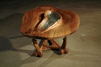 FOR DEN UREDDE: Du skal nok være mer opptatt av erotikk enn design om du velger bordet Origin i stua. FOR DEN UREDDE: Du skal nok være mer opptatt av erotikk enn design om du velger bordet Origin i stua.