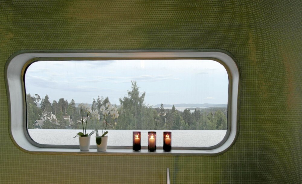 STORT UTSYN FRA LITE VINDU: Små vinduer, nesten glugger gir spennende gløtt ut mot Oslo-fjorden. STORT UTSYN FRA LITE VINDU: Små vinduer, nesten glugger gir spennende gløtt ut mot Oslo-fjorden.