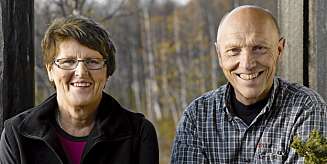 VINNERNE: Lisbeth og Jarle Gullbrekken vant varer for 30 000 kroner og hjelp til å pusse opp hyttebadet sitt i Hyttelivs konkurranse. VINNERNE: Lisbeth og Jarle Gullbrekken vant varer for 30 000 kroner og hjelp til å pusse opp hyttebadet sitt i Hyttelivs konkurranse.