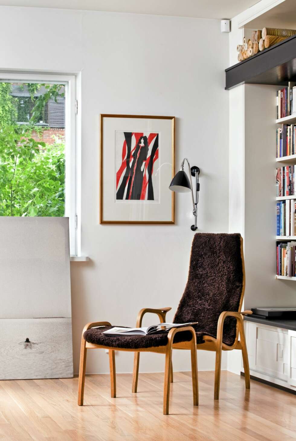 LETT Å LIKE: Klassiske designmøbler som dette er både komfortable å sitte i og et syn i seg selv - og de passer i renlinjete interiører. LETT Å LIKE: Klassiske designmøbler som dette er både komfortable å sitte i og et syn i seg selv - og de passer i renlinjete interiører.