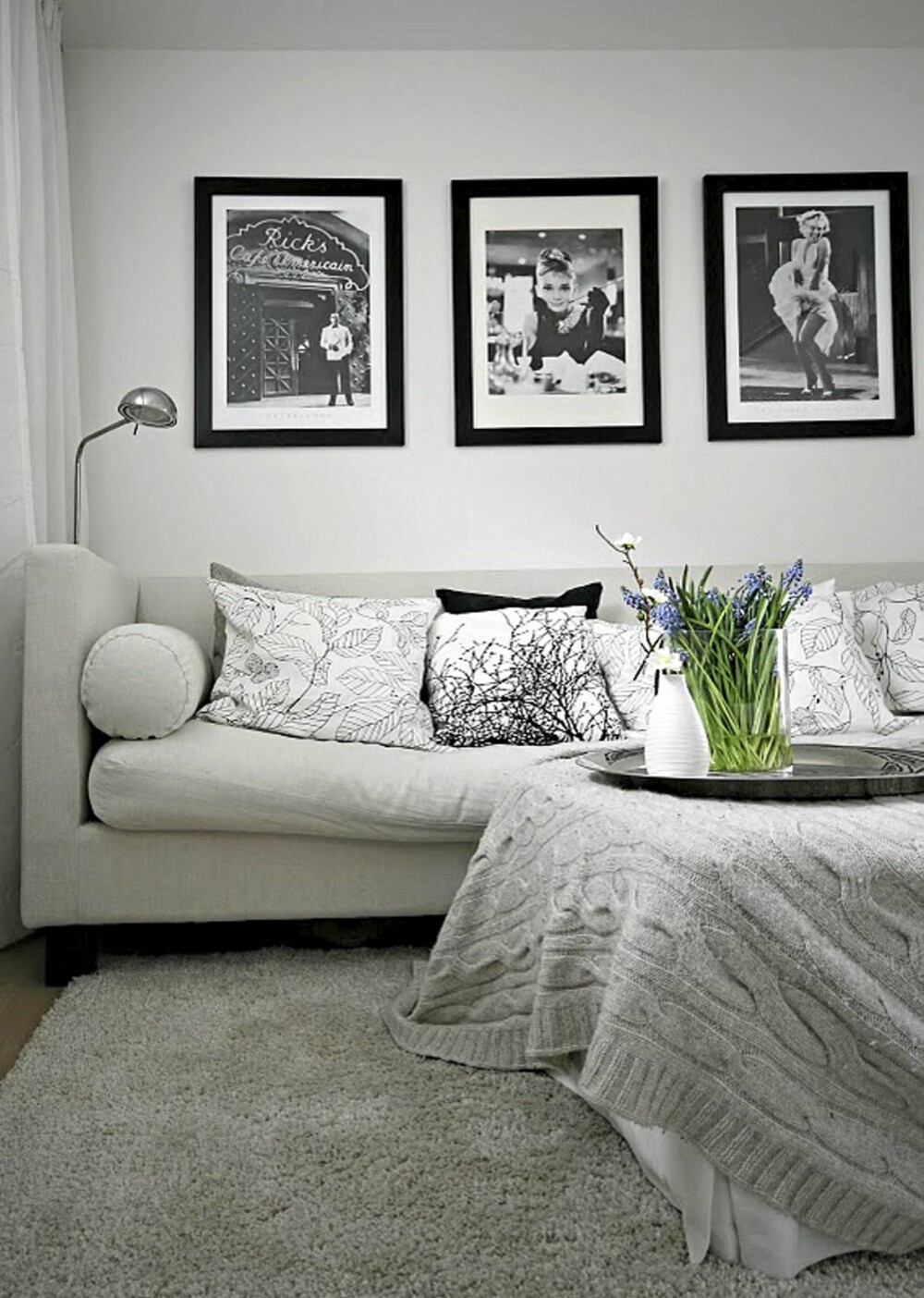 TV stue: Audrey Hepburn og Marilyn Monroe pryder veggene i TV stuen i 1. etasje. TV stue: Audrey Hepburn og Marilyn Monroe pryder veggene i TV stuen i 1. etasje.