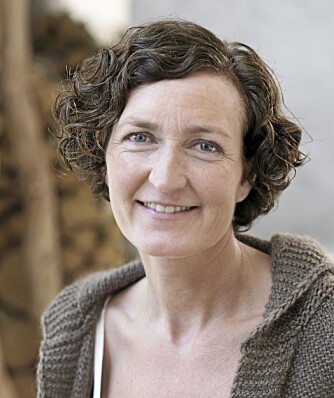 EKSPERT: Kirsten Visdal, interiørstylist og innehaver av interiørbutikken Kvist i Oslo, kaller grått for den nye kaffe latte. EKSPERT: Kirsten Visdal, interiørstylist og innehaver av interiørbutikken Kvist i Oslo, kaller grått for den nye kaffe latte.