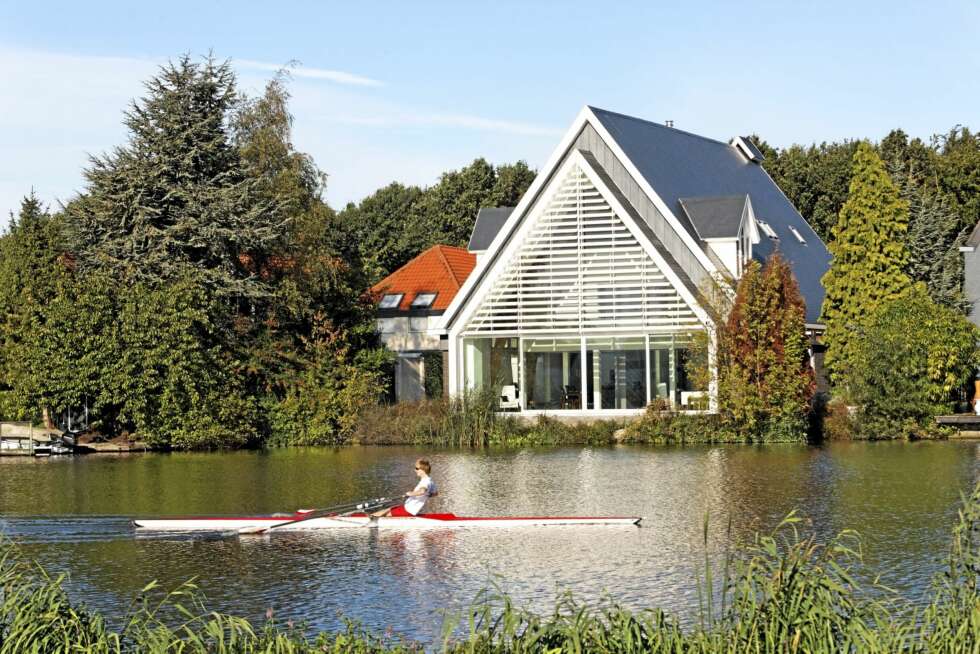 LANDEMERKE: Den ombygde kirken har blitt et landemerke ved elven De Rotte som renner gjennom Rotterdam. LANDEMERKE: Den ombygde kirken har blitt et landemerke ved elven De Rotte som renner gjennom Rotterdam.