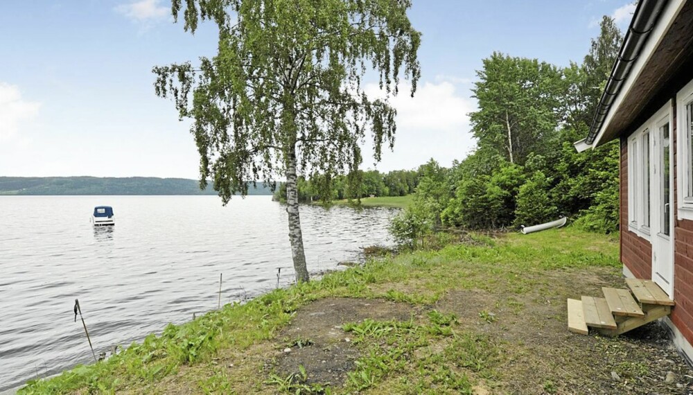 TIL SALGS: Hytte i Totenvika ned mot Mjøsa. Primærrom 40 kvm. Soverom 1. Byggeår 2003. Tomt 1 870 kvm. Prisantydning 1 500 000 kroner. TIL SALGS: Hytte i Totenvika ned mot Mjøsa. Primærrom 40 kvm. Soverom 1. Byggeår 2003. Tomt 1 870 kvm. Prisantydning 1 500 000 kroner.
