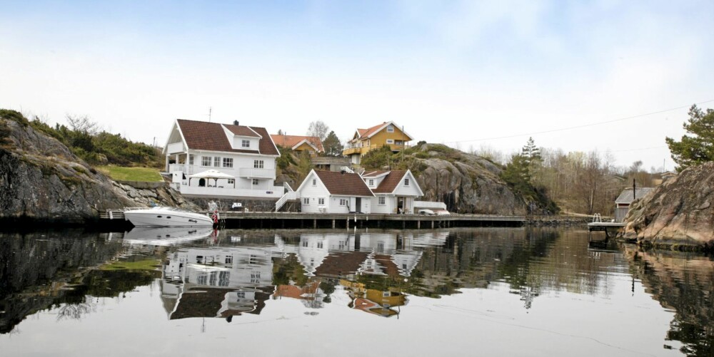 TIL SALGS: Landsted i Søgne. Primærrom 487 kvm. Byggeår 1947. Tomt 5.872 kvm. Prisantydning 18.500.000 kroner. TIL SALGS: Landsted i Søgne. Primærrom 487 kvm. Byggeår 1947. Tomt 5.872 kvm. Prisantydning 18.500.000 kroner.