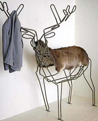 VARMBLODIG: Hjorten inngår i serien Domestic animals, designet av Guus van Leeuwen. Serien er for tiden utstilt på Design Museum Holon i Israel. VARMBLODIG: Hjorten inngår i serien Domestic animals, designet av Guus van Leeuwen. Serien er for tiden utstilt på Design Museum Holon i Israel.