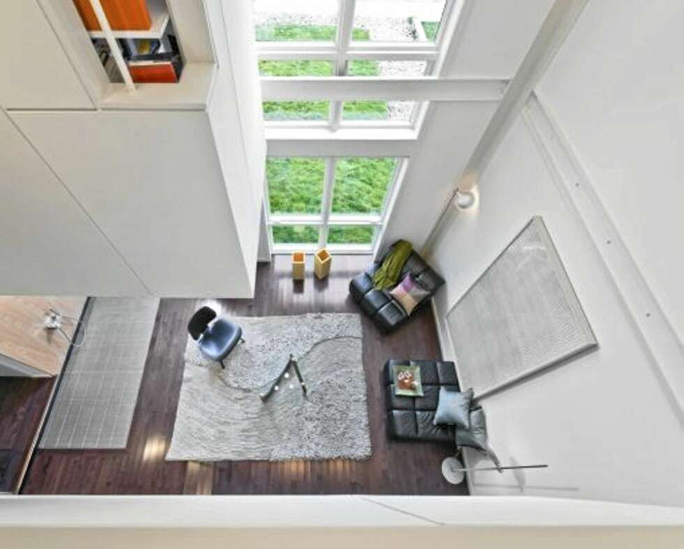 VINDUER: Store vinduer er satt inn flere steder i huset. VINDUER: Store vinduer er satt inn flere steder i huset.
