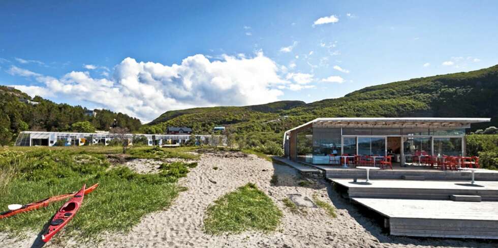 KANDIDAT 2: Stokkøya sjøsenter i Trøndelag. Arkitekt: Pir 2 Arkitektkontor. Byggherre: Stokkøya sjøsenter ved Roar Svenning og Torild Langklopp. KANDIDAT 2: Stokkøya sjøsenter i Trøndelag. Arkitekt: Pir 2 Arkitektkontor. Byggherre: Stokkøya sjøsenter ved Roar Svenning og Torild Langklopp.