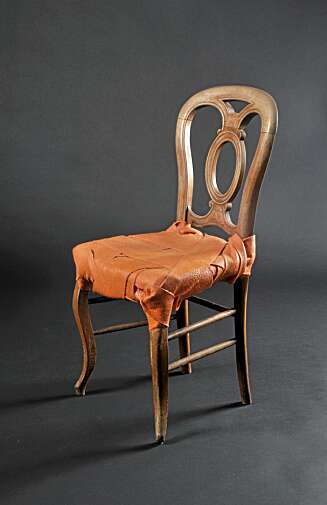 STOL: Studio Rolf har designet de fleste møblene i huset, blant annet denne stolen "Repair Chair" STOL: Studio Rolf har designet de fleste møblene i huset, blant annet denne stolen "Repair Chair"