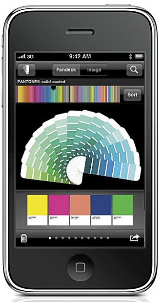 REGNBUEN: Med appen MyPantone kan du bla deg gjennom tusenvis av fargeprøver før du finner den rette. REGNBUEN: Med appen MyPantone kan du bla deg gjennom tusenvis av fargeprøver før du finner den rette.