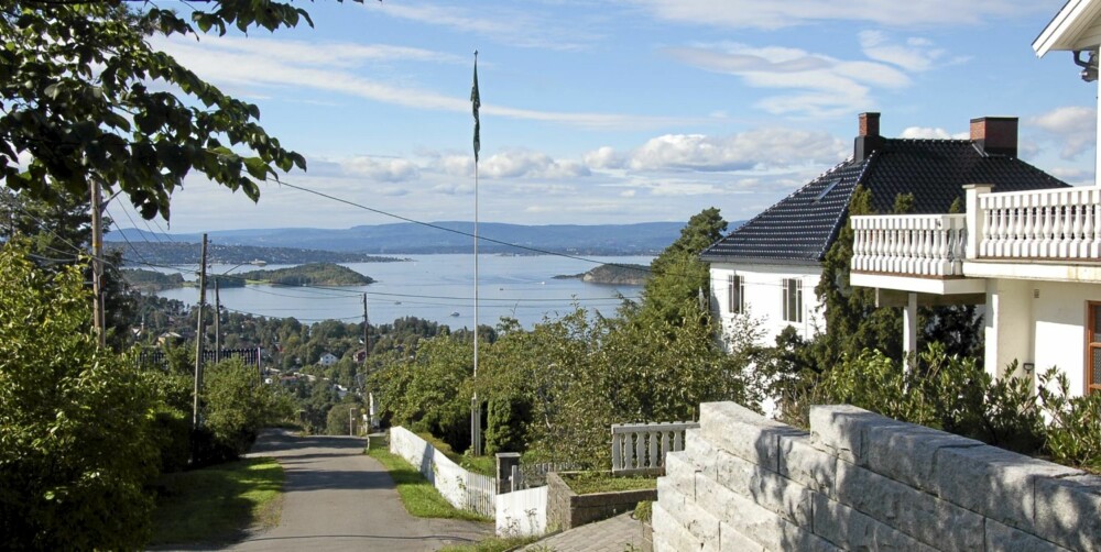 UTSIKT TIL PENGER: Bak postnummer 1170 som kom på femteplass finner vi Solveien på Nordstrand med tilgrensende veier. Meglere mener veien er et av de enkleste stedene å selge mangemillionersvillaer i Oslo. UTSIKT TIL PENGER: Bak postnummer 1170 som kom på femteplass finner vi Solveien på Nordstrand med tilgrensende veier. Meglere mener veien er et av de enkleste stedene å selge mangemillionersvillaer i Oslo.