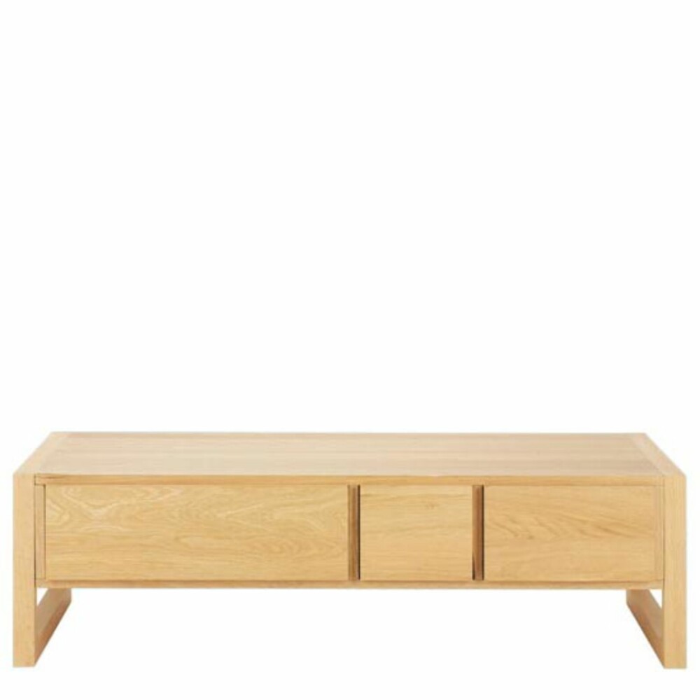 PRAKTISK OG MODERNE: Bordet Hana Low Table fra Habitat gir deg smarte skuffer til oppbevaring av maagsiner, fjernkontroller eller andre ting som ofte ligger og flyter på bordet. PRAKTISK OG MODERNE: Bordet Hana Low Table fra Habitat gir deg smarte skuffer til oppbevaring av maagsiner, fjernkontroller eller andre ting som ofte ligger og flyter på bordet.