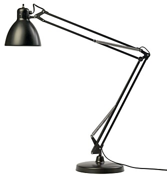 ARBEIDSLYS: Arkitektlampen JJ Bord har sett lik ut helt siden den først ble produsert på 1930-tallet. ARBEIDSLYS: Arkitektlampen JJ Bord har sett lik ut helt siden den først ble produsert på 1930-tallet.