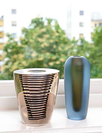 NORSK GLASS: - Jeg ga 200 kroner for Willy Johanssons spiralvase (t.v.) den er egentlig verdt nærmere 15 000. Vasen til høyre er kjent som sylindervasen. NORSK GLASS: - Jeg ga 200 kroner for Willy Johanssons spiralvase (t.v.) den er egentlig verdt nærmere 15 000. Vasen til høyre er kjent som sylindervasen.