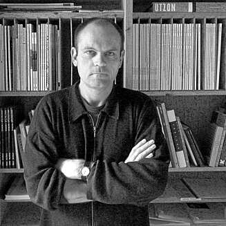 PRISVINNER. Carl-Viggo Hølmebakk har flere ganger blitt tildelt viktige arkitekturpriser for sine arbeider. I år ble han hedret med den prestisjetunge Grosh-medaljen. PRISVINNER. Carl-Viggo Hølmebakk har flere ganger blitt tildelt viktige arkitekturpriser for sine arbeider. I år ble han hedret med den prestisjetunge Grosh-medaljen.
