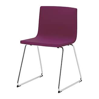 POLSTRET: Bernhard er polstret og trukket i skinn, kr 995, Ikea. POLSTRET: Bernhard er polstret og trukket i skinn, kr 995, Ikea.