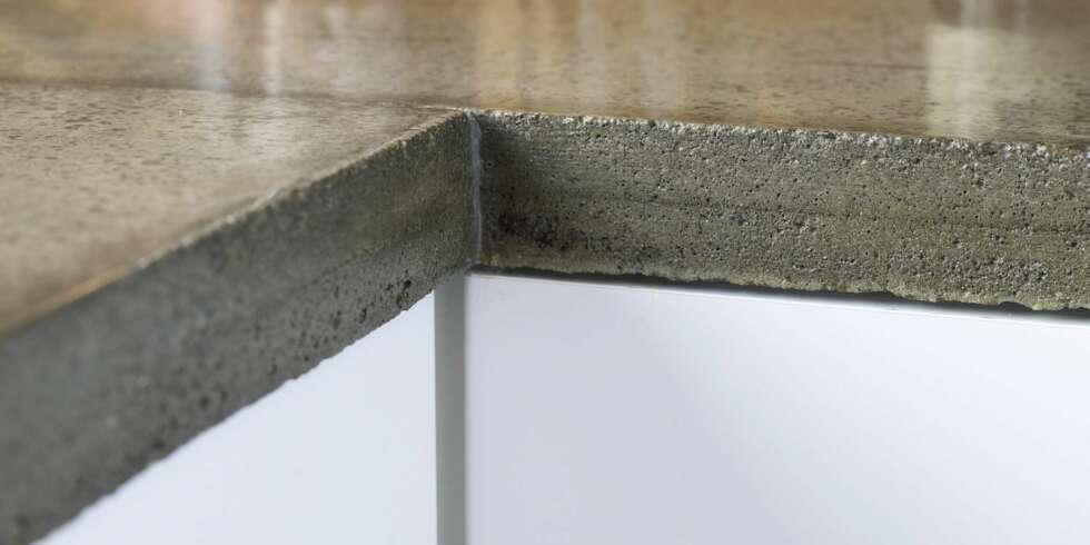 STØPT FORM: Tøff design, men dessverre ikke det mest slitesterke. Trøsten er at betongen kan behandles slik at den blir sterkere. STØPT FORM: Tøff design, men dessverre ikke det mest slitesterke. Trøsten er at betongen kan behandles slik at den blir sterkere.