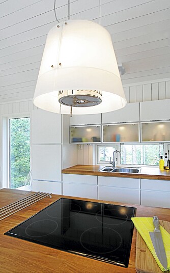 SMART: Nei, dette er ikke først og fremst en lampe, men en vifte. Både smart og lekker. Kjøpt hos Flishuset på Lillestrøm. SMART: Nei, dette er ikke først og fremst en lampe, men en vifte. Både smart og lekker. Kjøpt hos Flishuset på Lillestrøm.