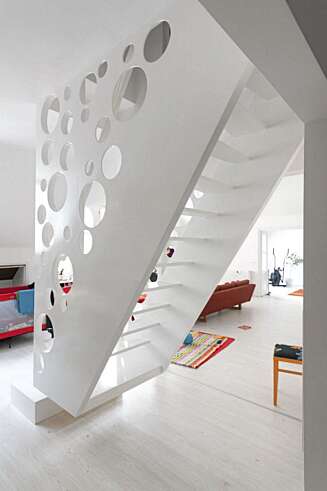 IKKE STANDARDTRAPP: Emmental Stairs er spesialdesignet til en leken familie. IKKE STANDARDTRAPP: Emmental Stairs er spesialdesignet til en leken familie.