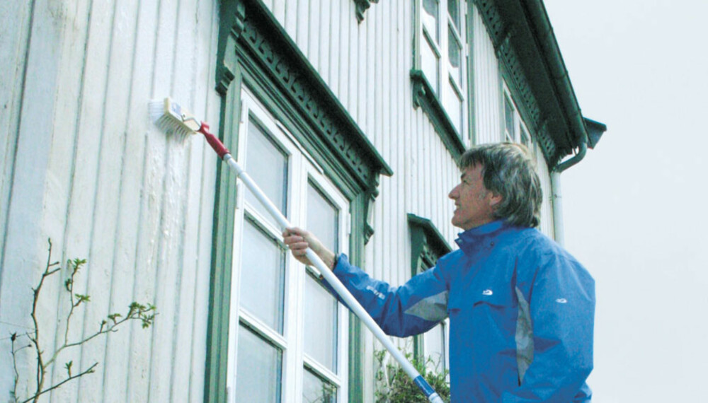 HUSVASK: To ganger i året anbefales for hus i tettbygd strøk. HUSVASK: To ganger i året anbefales for hus i tettbygd strøk.