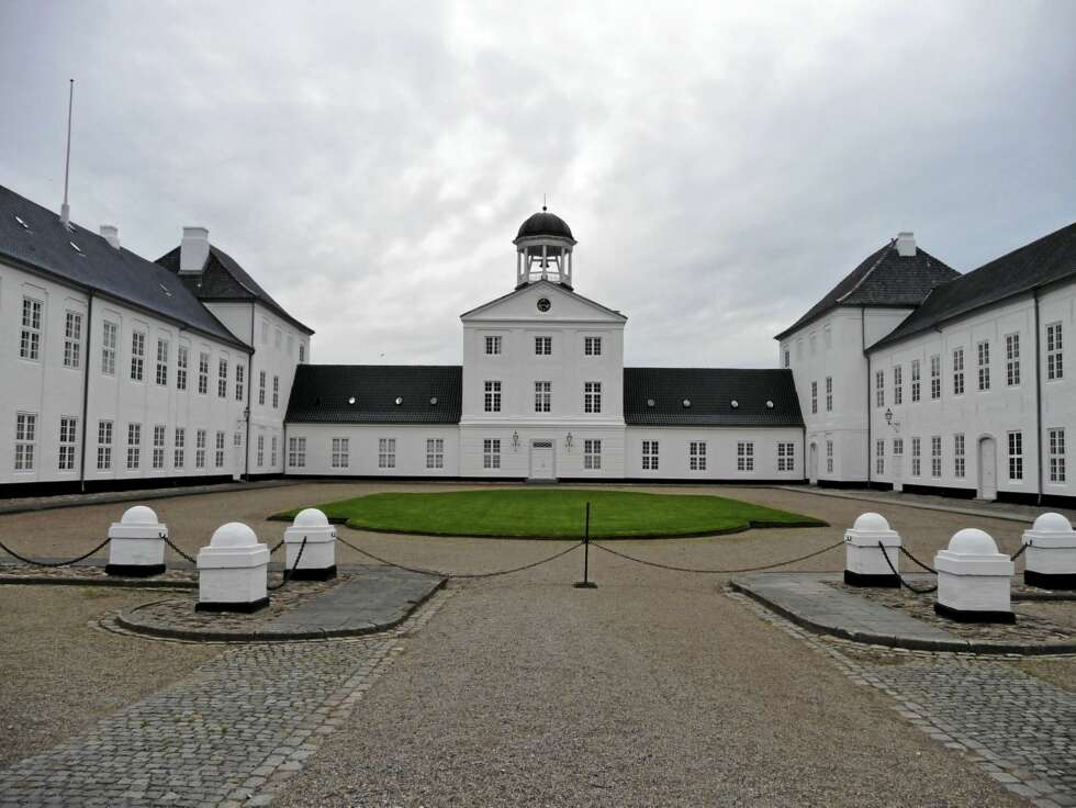 OLDFRUENS IMPERIUM: Gråsten Slot hører til den danske kongefamiliens eiendommer, og den som klarer å holde badene rene her bør ha noen gode tips å lære bort. (Foto: <a href="http://flickr.com/photos/rubbergoat/5161754785//">rubbergoat</a> på Flicker.com. Noen <a href="http://creativecommons.org/licenses/by/2.0/deed.en_GB">rettigheter</a> reservert. OLDFRUENS IMPERIUM: Gråsten Slot hører til den danske kongefamiliens eiendommer, og den som klarer å holde badene rene her bør ha noen gode tips å lære bort. (Foto: <a href="http://flickr.com/photos/rubbergoat/5161754785//">rubbergoat</a> på Flicker.com. Noen <a href="http://creativecommons.org/licenses/by/2.0/deed.en_GB">rettigheter</a> reservert.
