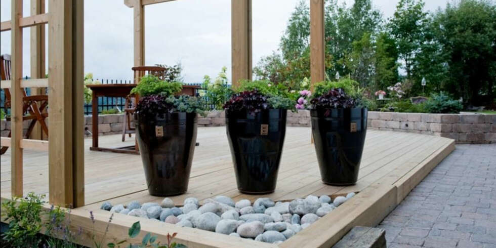 SYMMETRI: EN hagedesigner vil kunne gi deg mange pekepinner på hvordan du kan gjøre hagen finere. SYMMETRI: EN hagedesigner vil kunne gi deg mange pekepinner på hvordan du kan gjøre hagen finere.