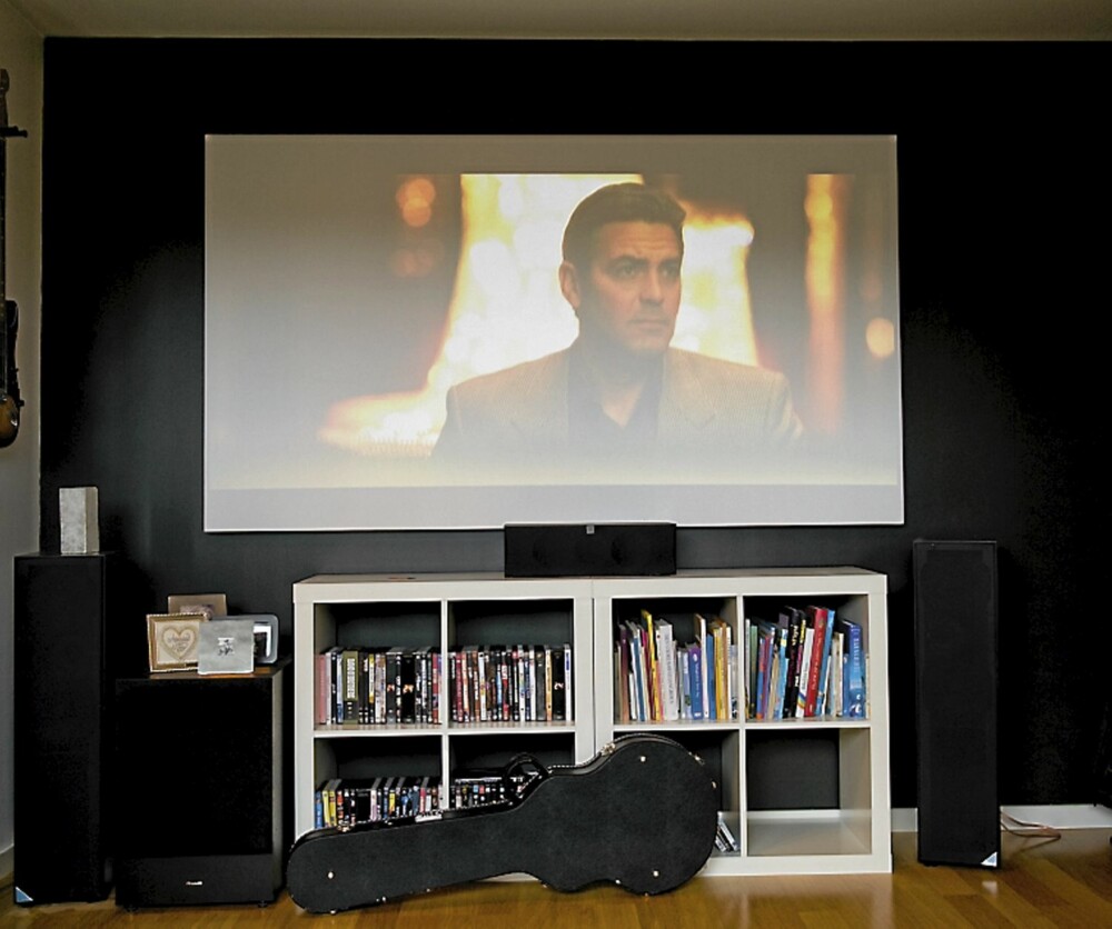 LYDROM: det ble gjort flere endringer på planløsningen, blant annet ble det laget et lydrom, som også fungerer som filmrom og gjesterom. LYDROM: det ble gjort flere endringer på planløsningen, blant annet ble det laget et lydrom, som også fungerer som filmrom og gjesterom.
