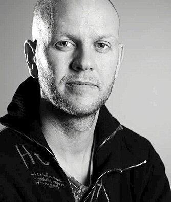 BETONGTAPET: Tom Haga laget betongtapet til seg selv. Nå er tapetet kjent blant interiørentusiaster over hele verden. BETONGTAPET: Tom Haga laget betongtapet til seg selv. Nå er tapetet kjent blant interiørentusiaster over hele verden.