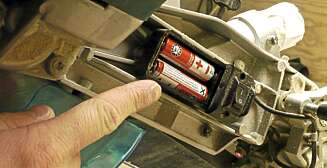 BATTERI: Laseren går på batteri. Ulempe i kulda og når du glemmer å skru av laseren. BATTERI: Laseren går på batteri. Ulempe i kulda og når du glemmer å skru av laseren.