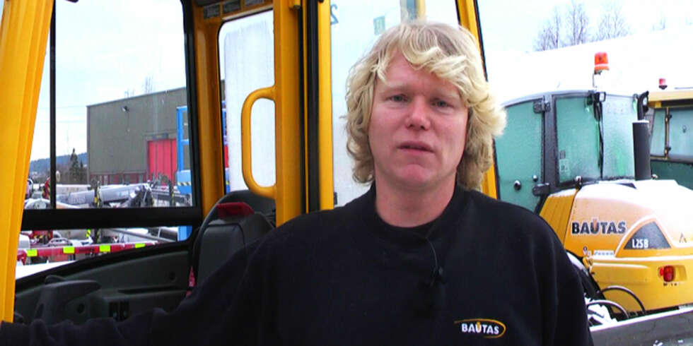 Kundebehandler hos Bautas Ole Andre Sørlie sier minigraveren er perfekt for menn som vil leke seg. Kundebehandler hos Bautas Ole Andre Sørlie sier minigraveren er perfekt for menn som vil leke seg.