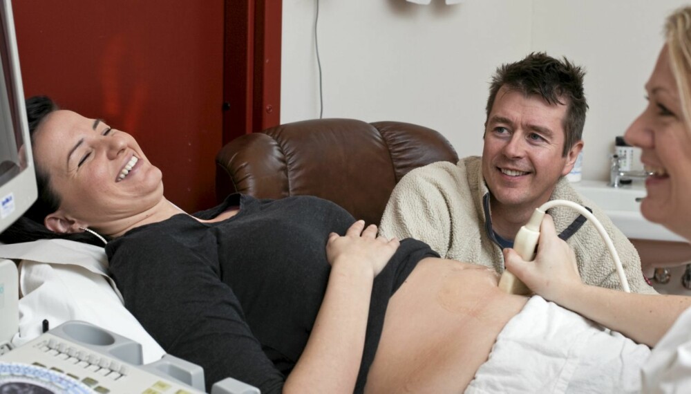 ULTRALYD: Anita og Steven har sitt første møte med babyen. ULTRALYD: Anita og Steven har sitt første møte med babyen.