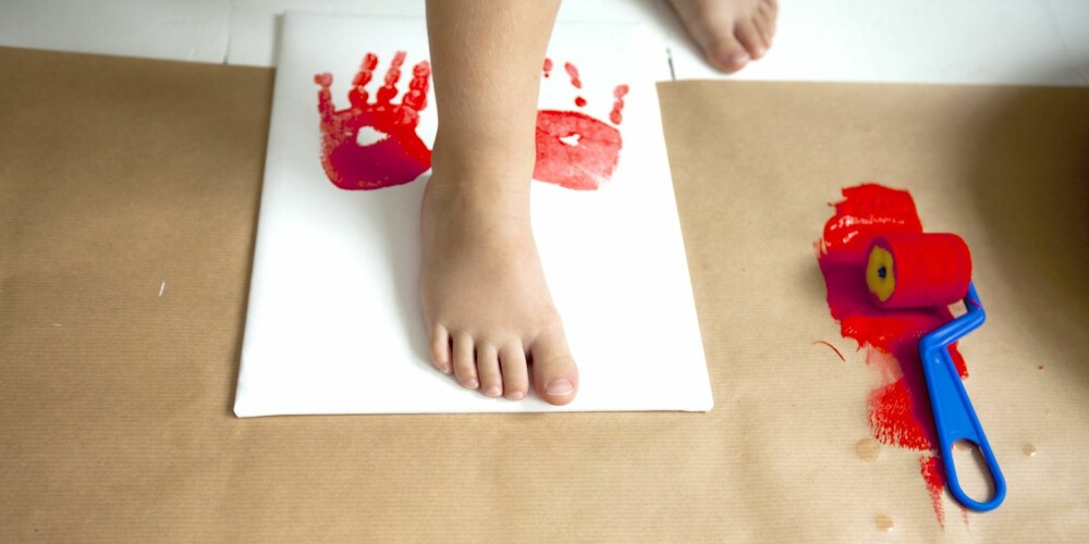 MORO: Fot- og fingermaling er gøy for hele familien. MORO: Fot- og fingermaling er gøy for hele familien.
